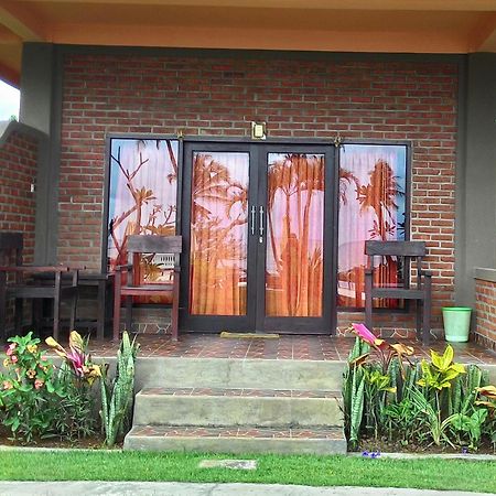 Gubug Balian Beach Bungalow Selemadeg  Room photo